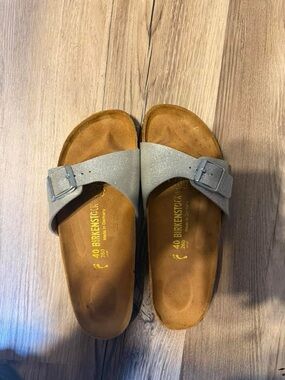 Birkenstock Silver Glitter Single-Strap Slides